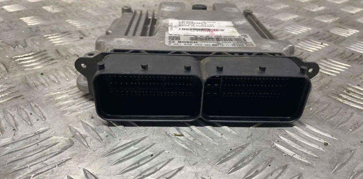 Calculateur moteur SKODA SUPERB 3 PHASE 1 occasion — photo 3