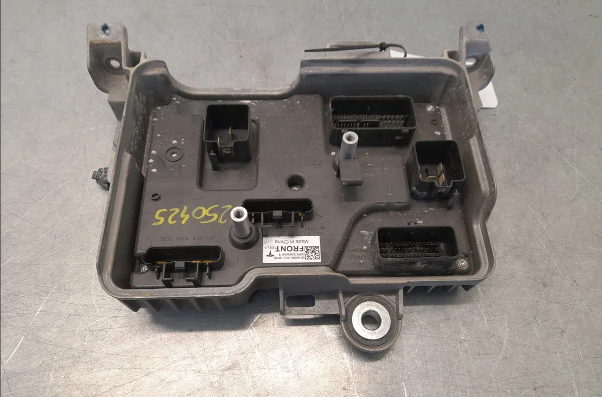Calculateur moteur Tesla MODEL Y (5YJY) Ev traction intégrale (2021) 5 portes occasion — photo 2