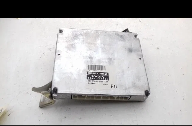 Calculateur moteur Toyota COROLLA Verso (ZER_, ZZE12_, R1_) 2.2 d-4d (aur10_) (2005-2009) 5 portes occasion — photo 2