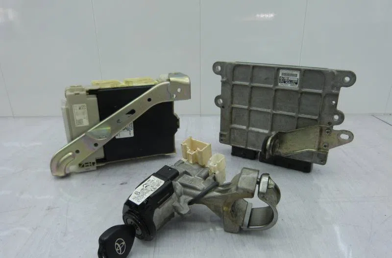 Calculateur moteur TOYOTA IQ occasion — photo 4
