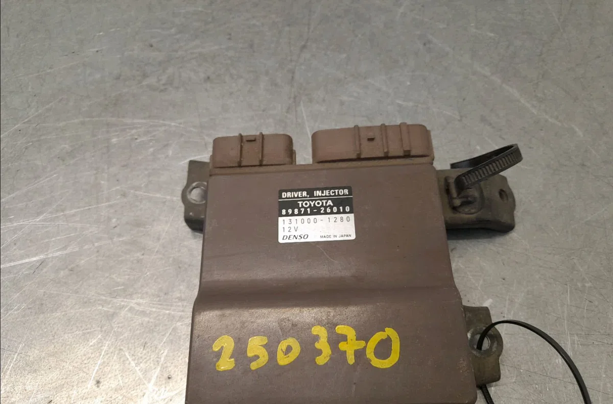 Calculateur moteur Toyota RAV 4 II (_A2_) 2.0 d 4wd (cla20_, cla21_) (2001-2005) occasion — photo 2
