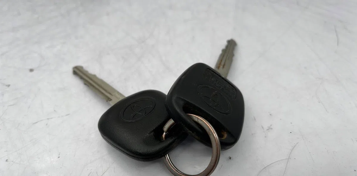 Calculateur moteur TOYOTA YARIS 2 PHASE 1 occasion — photo 3