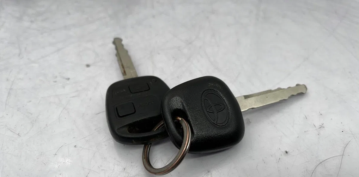 Calculateur moteur TOYOTA YARIS 2 PHASE 1 occasion — photo 4