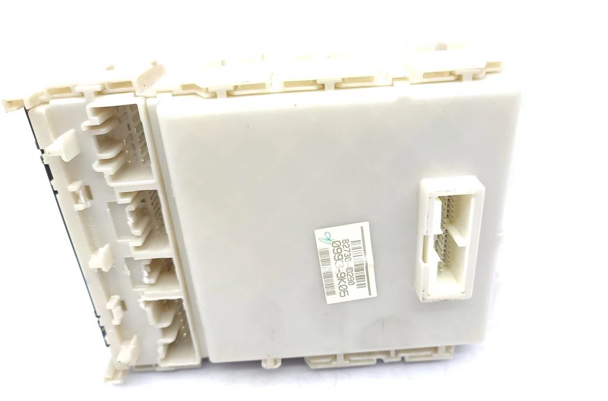 Calculateur moteur TOYOTA YARIS 2 PHASE 1 occasion — photo 3