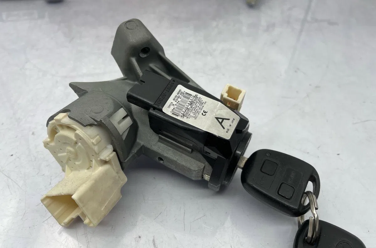 Calculateur moteur TOYOTA YARIS 2 PHASE 2 occasion — photo 4