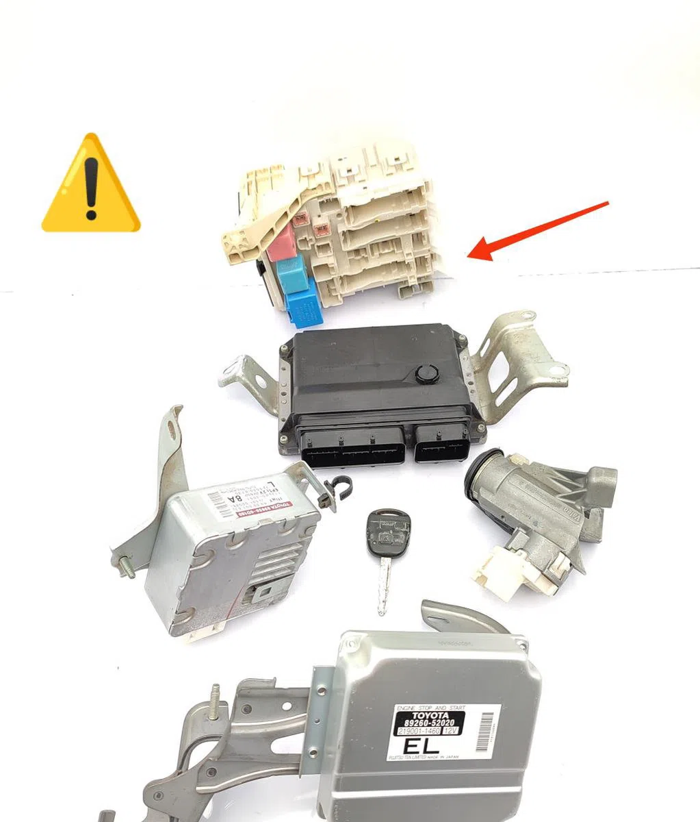 Calculateur moteur TOYOTA YARIS 2 PHASE 2 occasion — photo 2