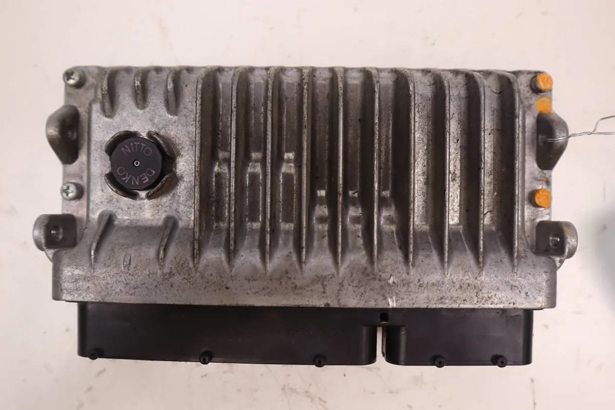 Calculateur moteur Toyota YARIS (_P13_) 1.3 (nsp130_) (2011) occasion