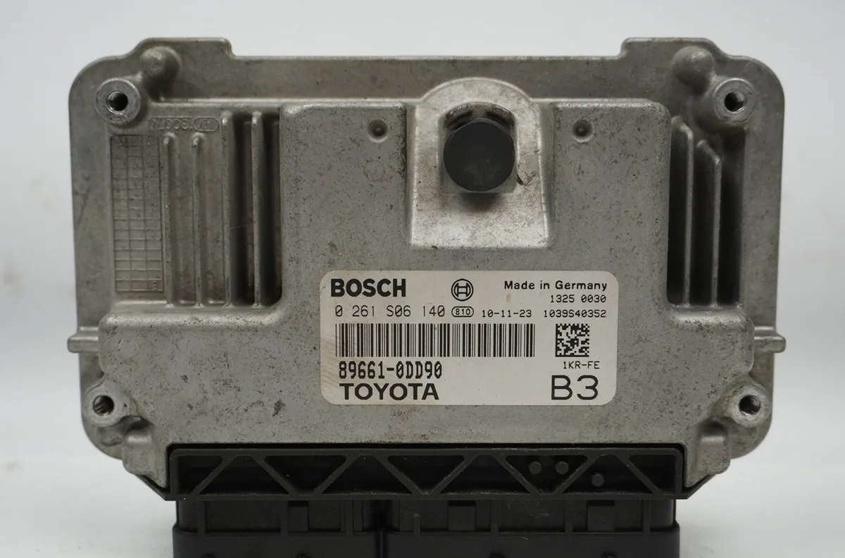 Calculateur moteur Toyota YARIS (_P9_) 1.0 vvt-i (ksp90_) (2005-2011) 5 portes occasion