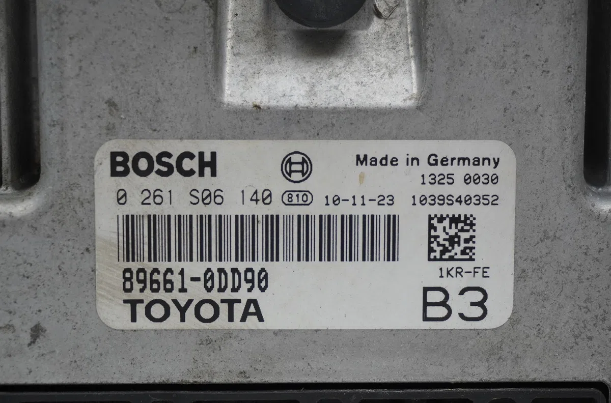 Calculateur moteur Toyota YARIS (_P9_) 1.0 vvt-i (ksp90_) (2005-2011) 5 portes occasion — photo 3