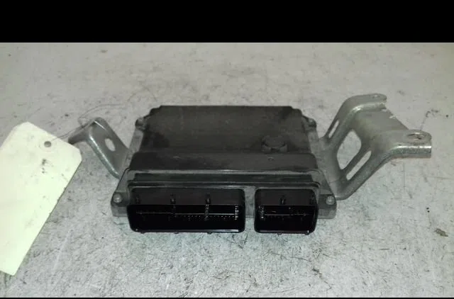 Calculateur moteur Toyota YARIS (_P9_) 1.3 vvt-i (scp90_) (2005-2010) occasion