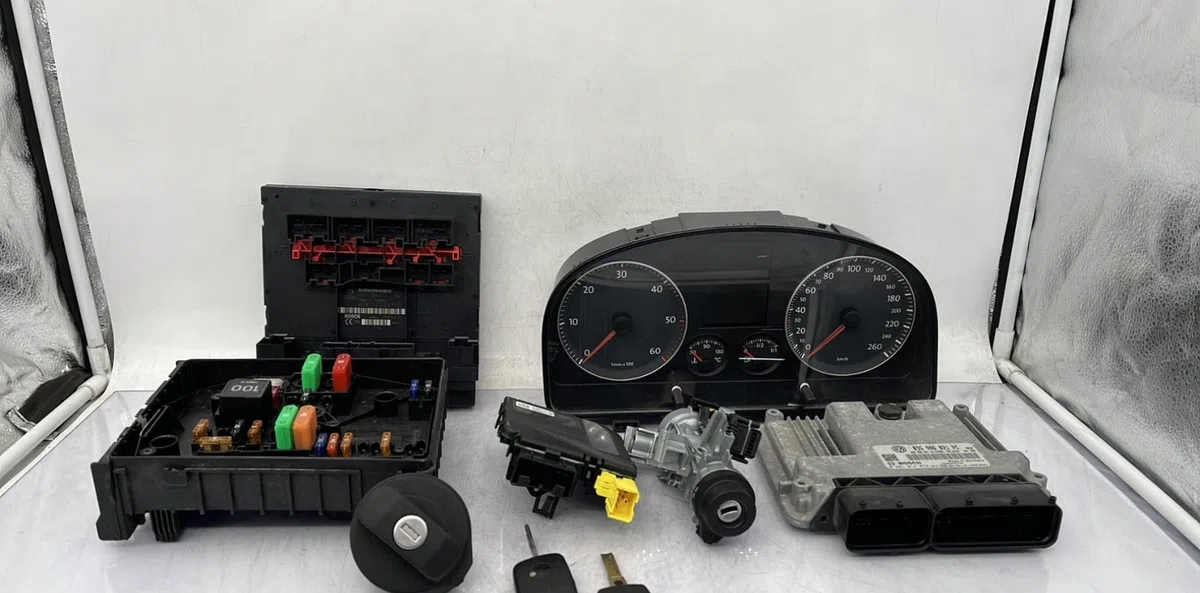 Calculateur moteur VOLKSWAGEN CADDY 3 PHASE 1 occasion