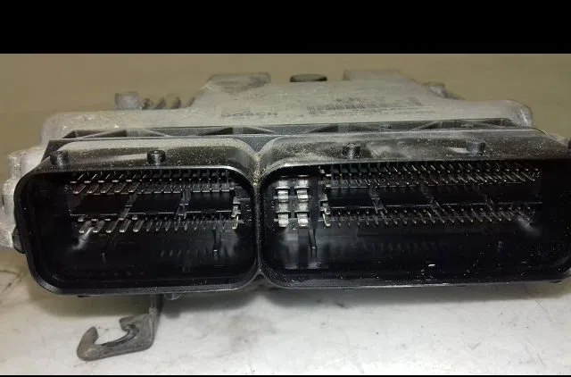 Calculateur moteur Volkswagen EOS (1F7, 1F8) 2.0 tdi (2006-2008) occasion — photo 2
