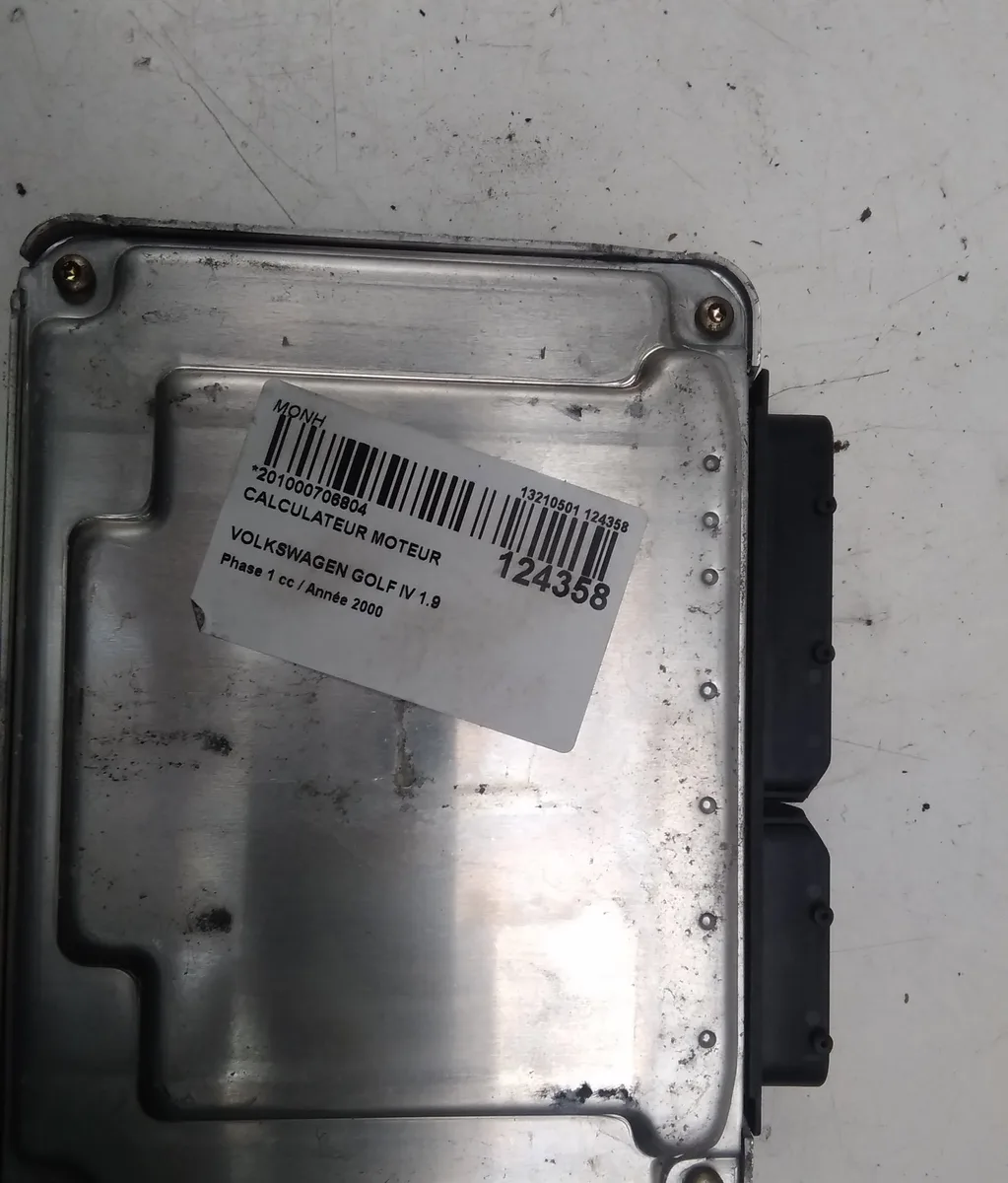 Calculateur moteur VOLKSWAGEN GOLF 2000 occasion