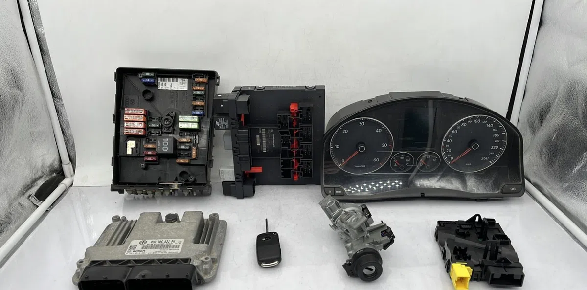 Calculateur moteur VOLKSWAGEN GOLF 5 occasion