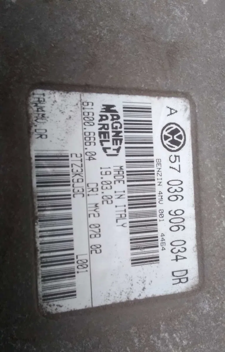 Calculateur moteur Volkswagen GOLF IV (1J1) 1.6 16v (2000-2005) occasion — photo 2