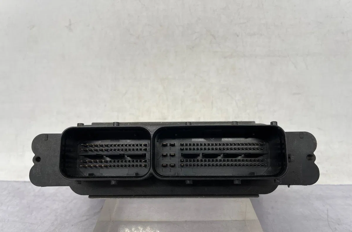 Calculateur moteur VOLKSWAGEN GOLF SPORTSVAN PHASE 1 occasion — photo 2