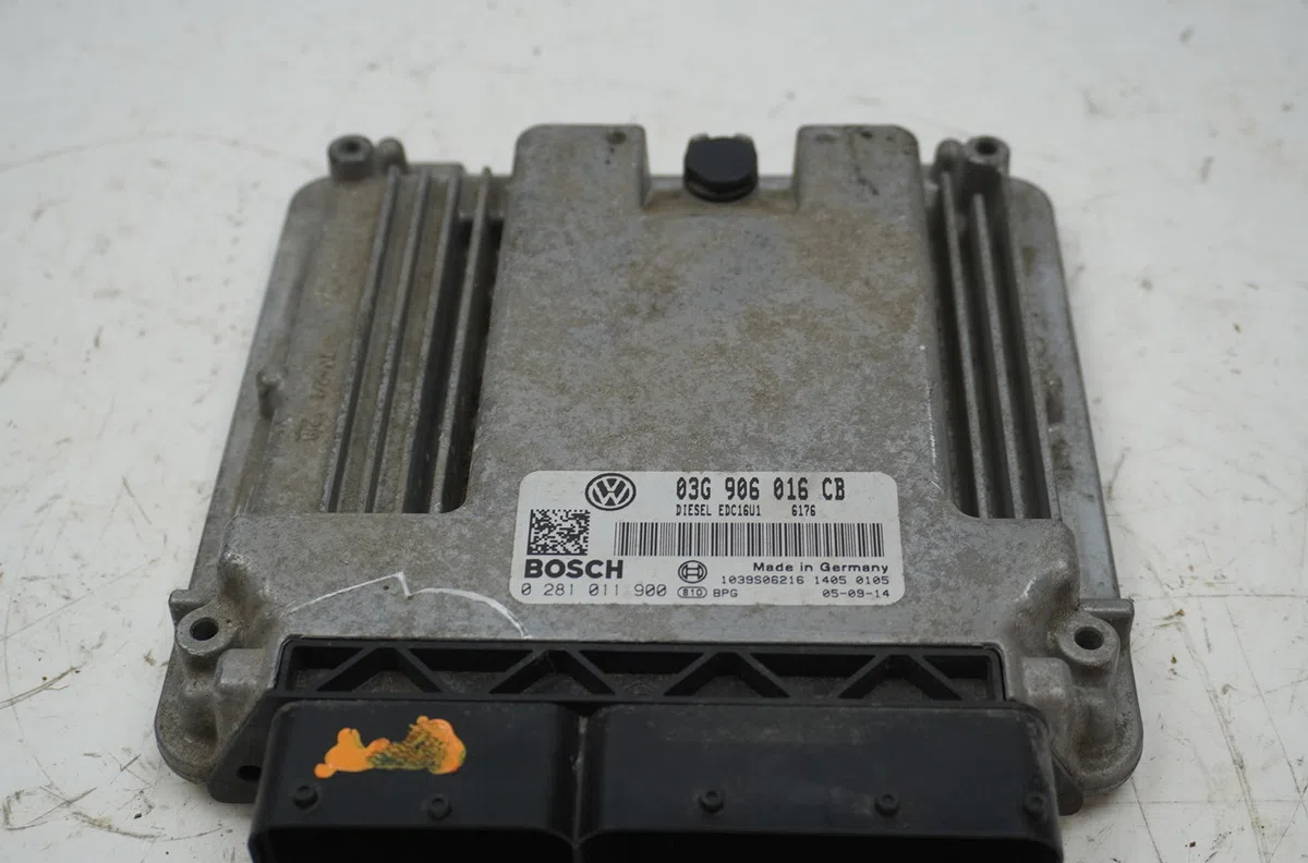 Calculateur moteur Volkswagen GOLF V (1K1) 1.9 tdi (2003-2008) 5 portes occasion — photo 4