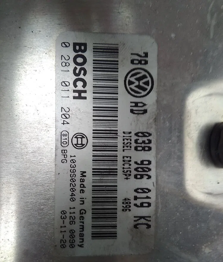 Calculateur moteur VOLKSWAGEN PASSAT 2004 occasion — photo 2