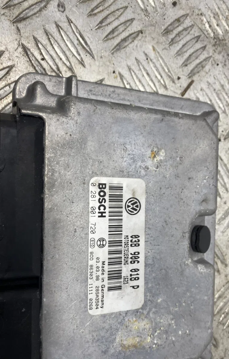 Calculateur moteur VOLKSWAGEN PASSAT 4 PHASE 1 occasion — photo 2