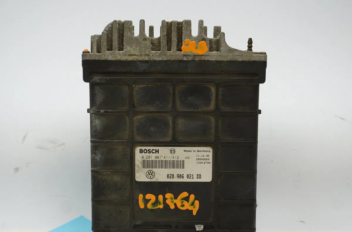 Calculateur moteur Volkswagen PASSAT B3-B4 Variant (3A5, 35I) 1.9 tdi (1993-1997) occasion — photo 2