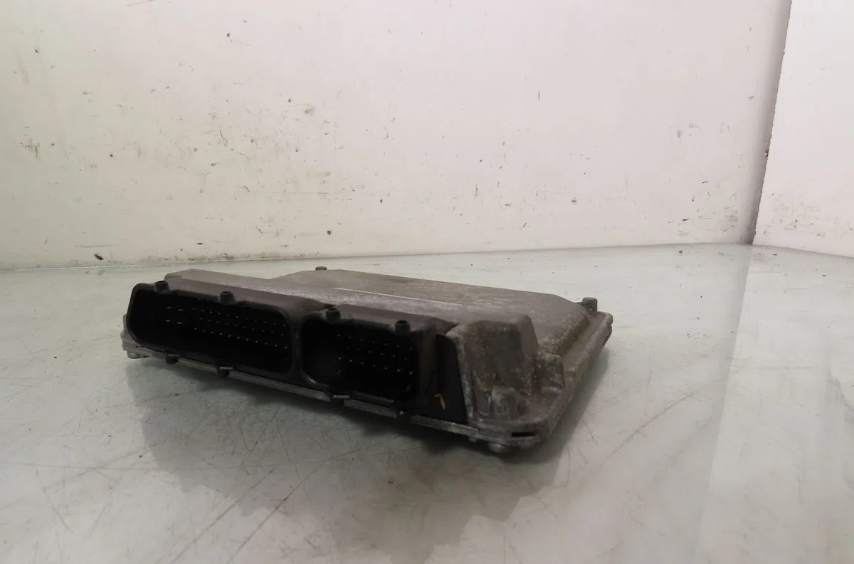 Calculateur moteur VOLKSWAGEN POLO 2009 occasion — photo 2
