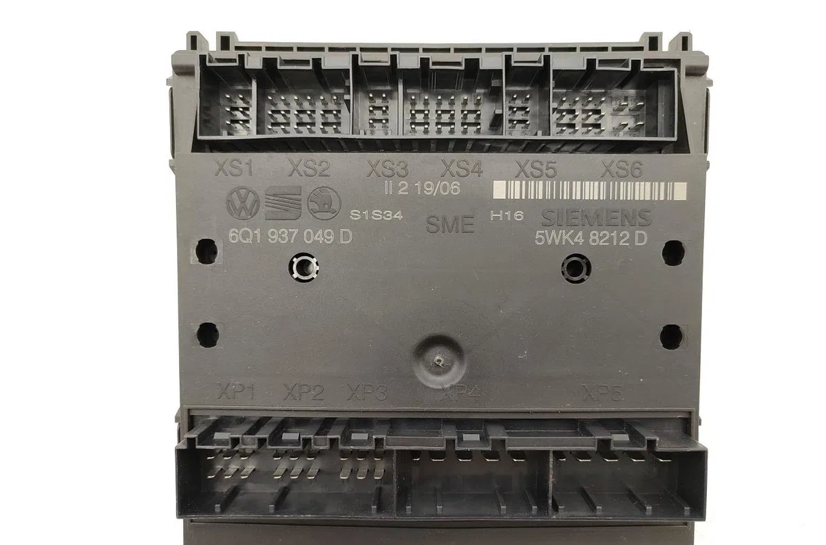 Calculateur moteur VOLKSWAGEN POLO 4 PHASE 2 occasion — photo 3