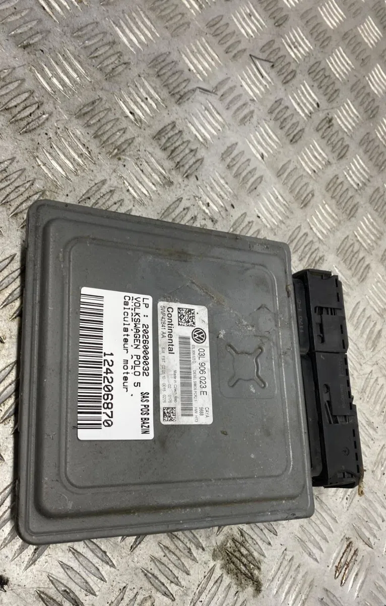 Calculateur moteur VOLKSWAGEN POLO 5 PHASE 1 occasion — photo 4