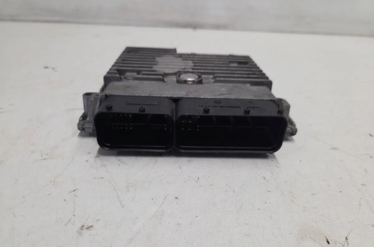 Calculateur moteur VOLKSWAGEN POLO 5 PHASE 1 occasion — photo 2