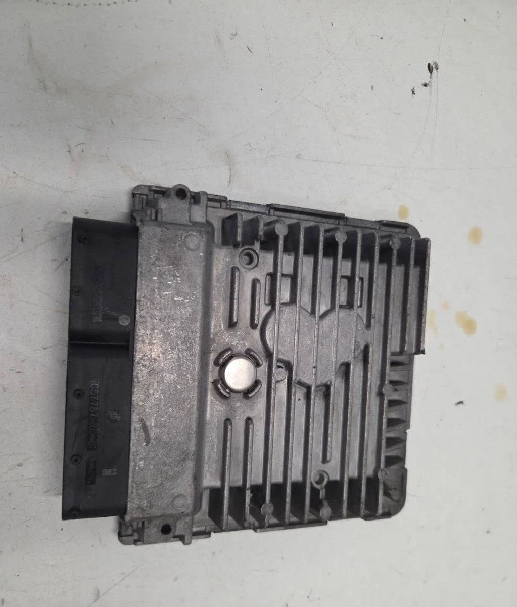 Calculateur moteur VOLKSWAGEN POLO 5 PHASE 1 occasion — photo 3