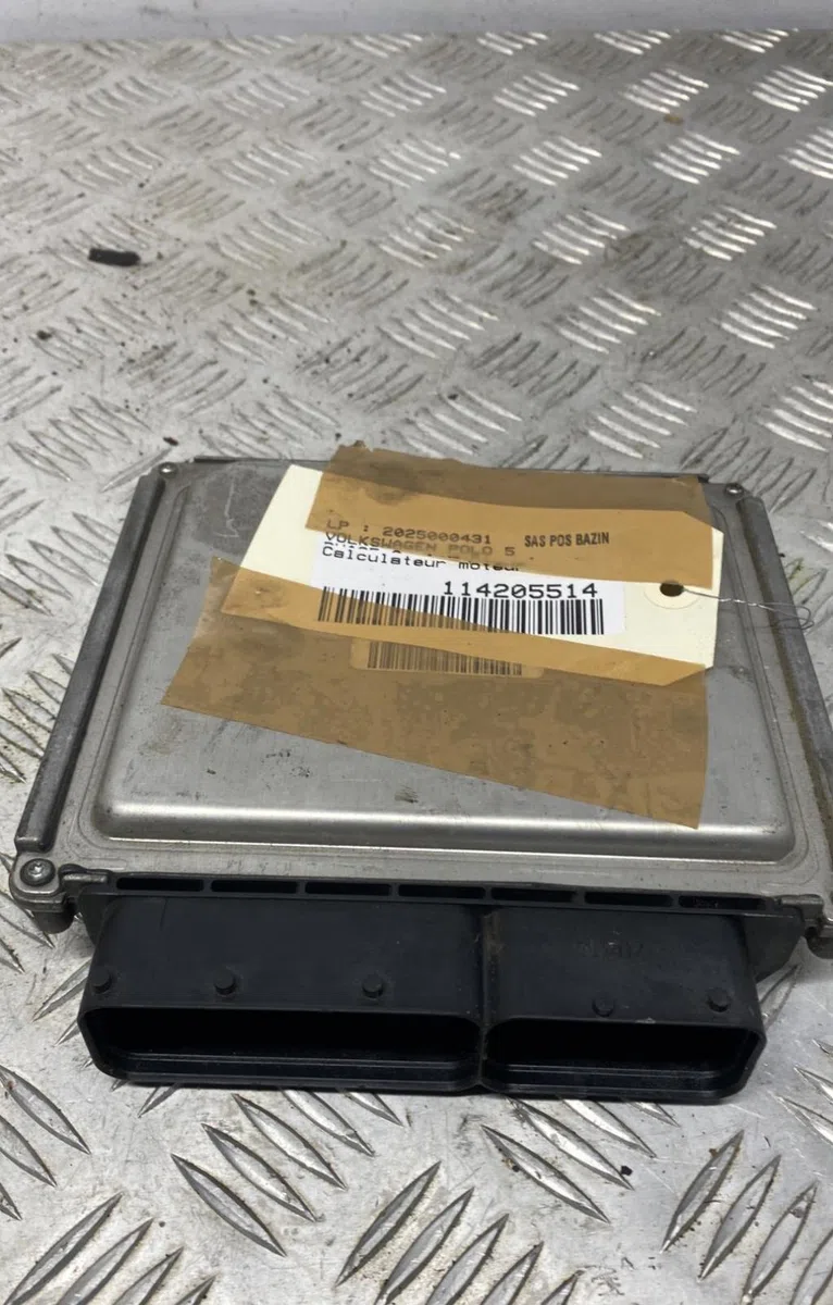Calculateur moteur VOLKSWAGEN POLO 5 PHASE 2 occasion — photo 2