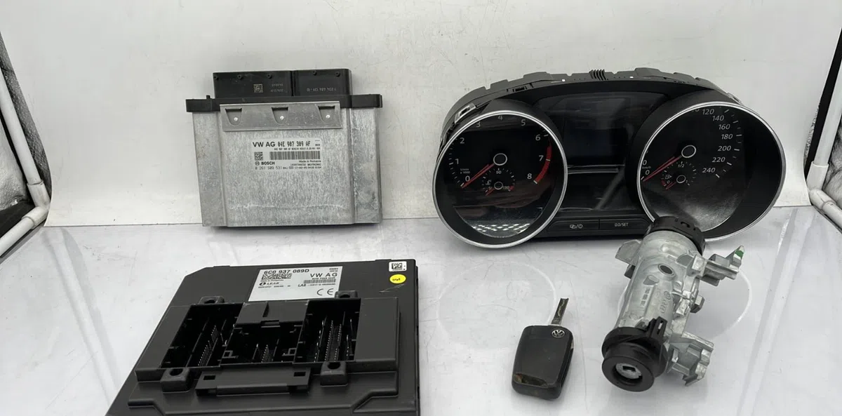 Calculateur moteur VOLKSWAGEN POLO 5 PHASE 2 occasion — photo 2
