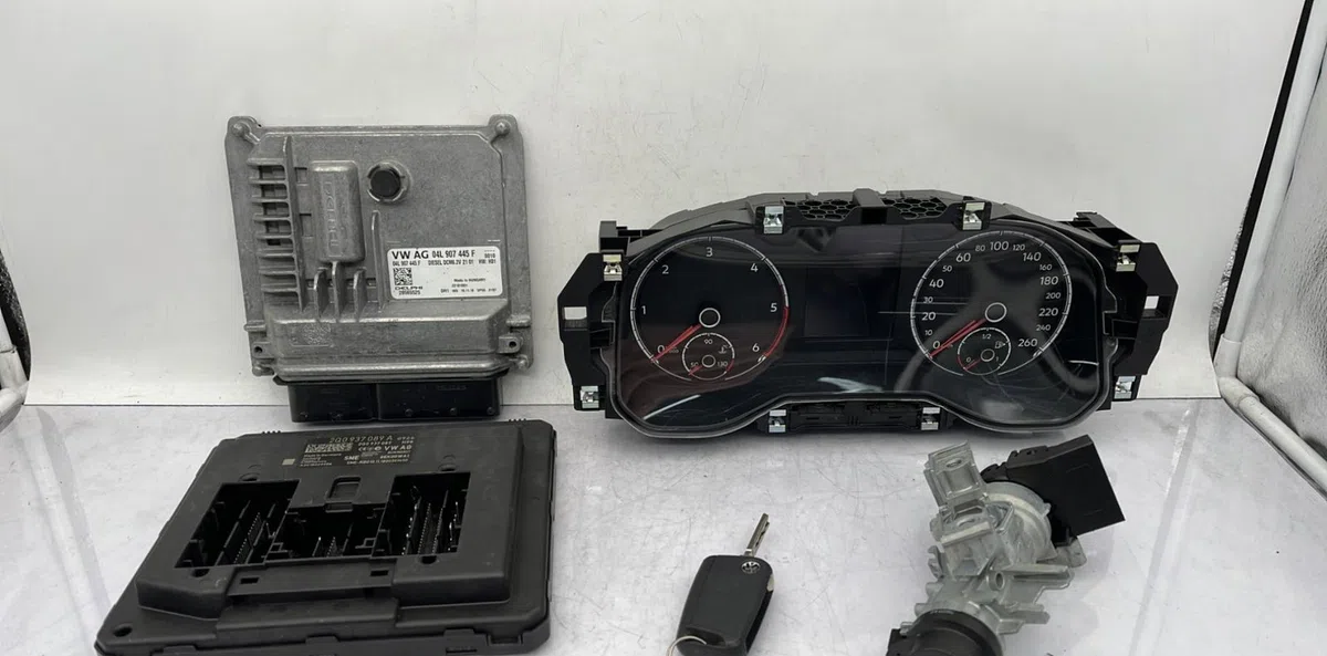 Calculateur moteur VOLKSWAGEN POLO 6 PHASE 1 occasion — photo 2