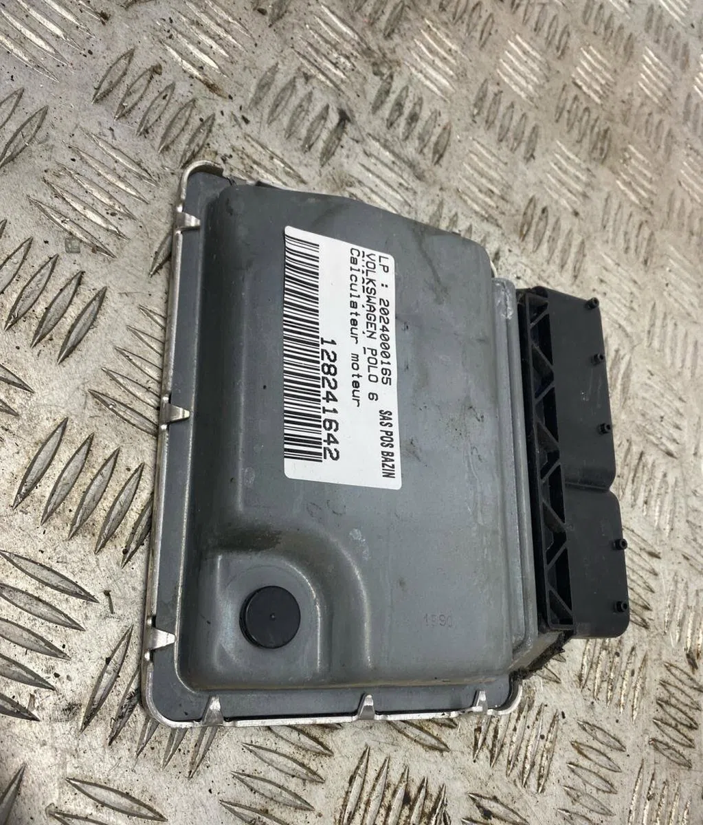 Calculateur moteur VOLKSWAGEN POLO 6 PHASE 1 occasion