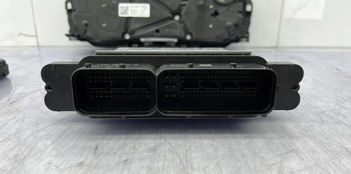Calculateur moteur VOLKSWAGEN POLO 6 PHASE 1 occasion — photo 3