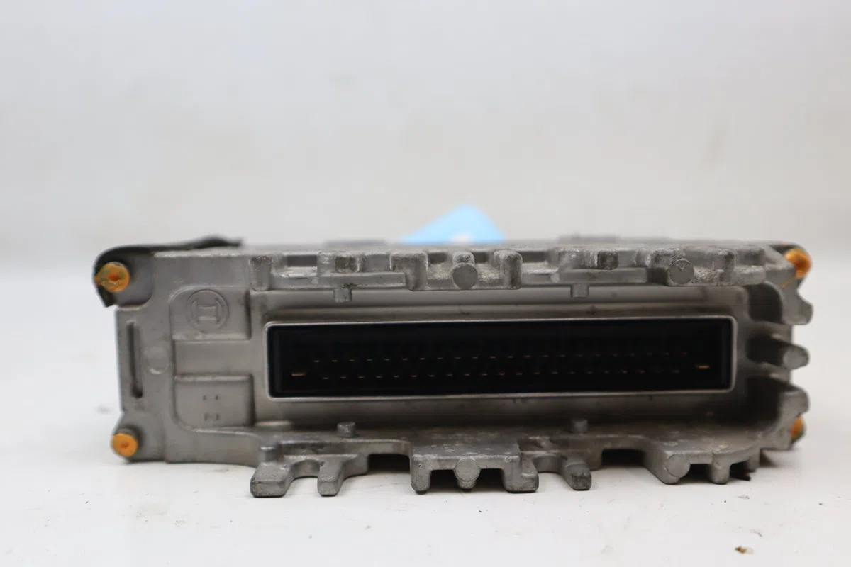 Calculateur moteur Volkswagen POLO III (6N1) 60 1.4 (1995-1999) occasion — photo 2