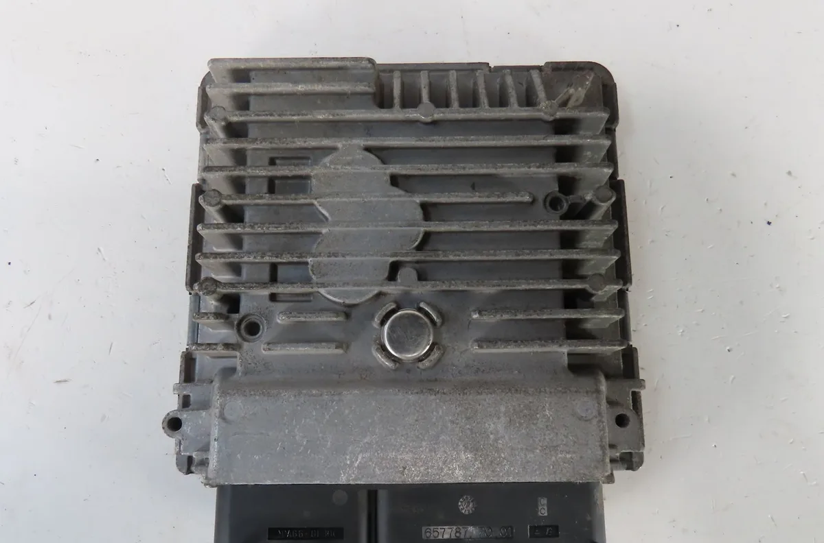 Calculateur moteur Volkswagen POLO V (6R1, 6C1) 1.6 tdi (2009) 5 portes occasion
