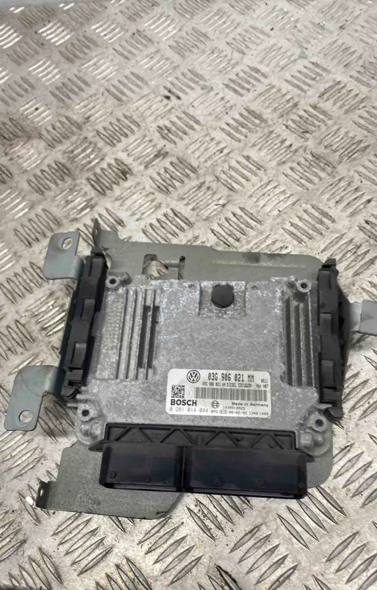 Calculateur moteur VOLKSWAGEN TOURAN 1 PHASE 2 occasion — photo 2