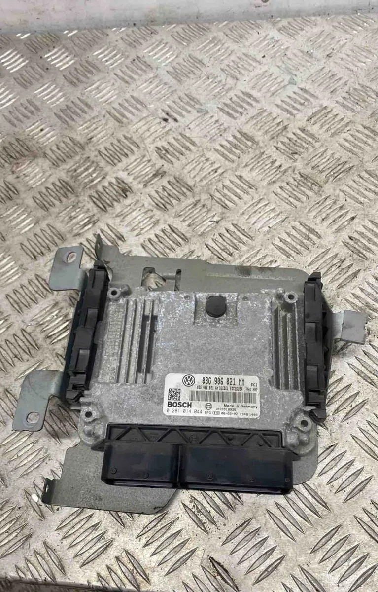 Calculateur moteur VOLKSWAGEN TOURAN 1 PHASE 2 occasion — photo 4