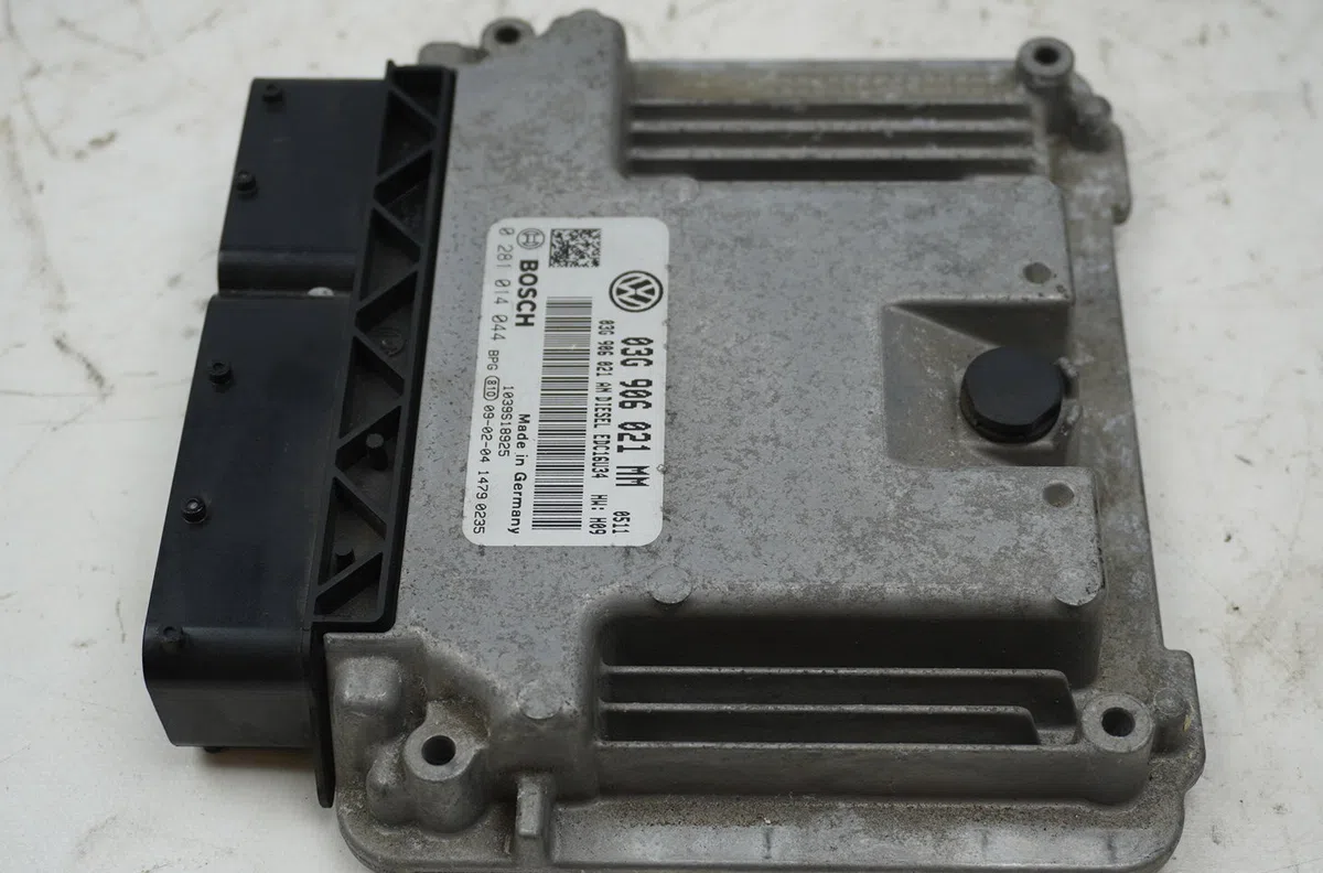 Calculateur moteur Volkswagen TOURAN (1T1, 1T2) 1.9 tdi (2003-2004) 5 portes occasion — photo 2