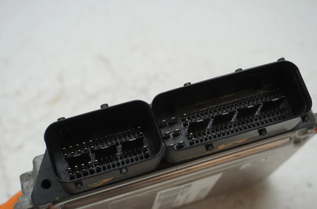 Calculateur moteur Volkswagen TOURAN (1T1, 1T2) 1.9 tdi (2003-2004) 5 portes occasion — photo 3