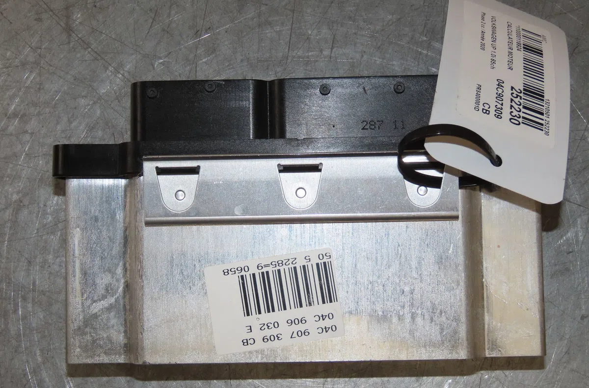 Calculateur moteur Volkswagen UP! (121, 122, BL1, BL2, BL3, 123) 1.0 (2011-2020) 5 portes occasion — photo 4