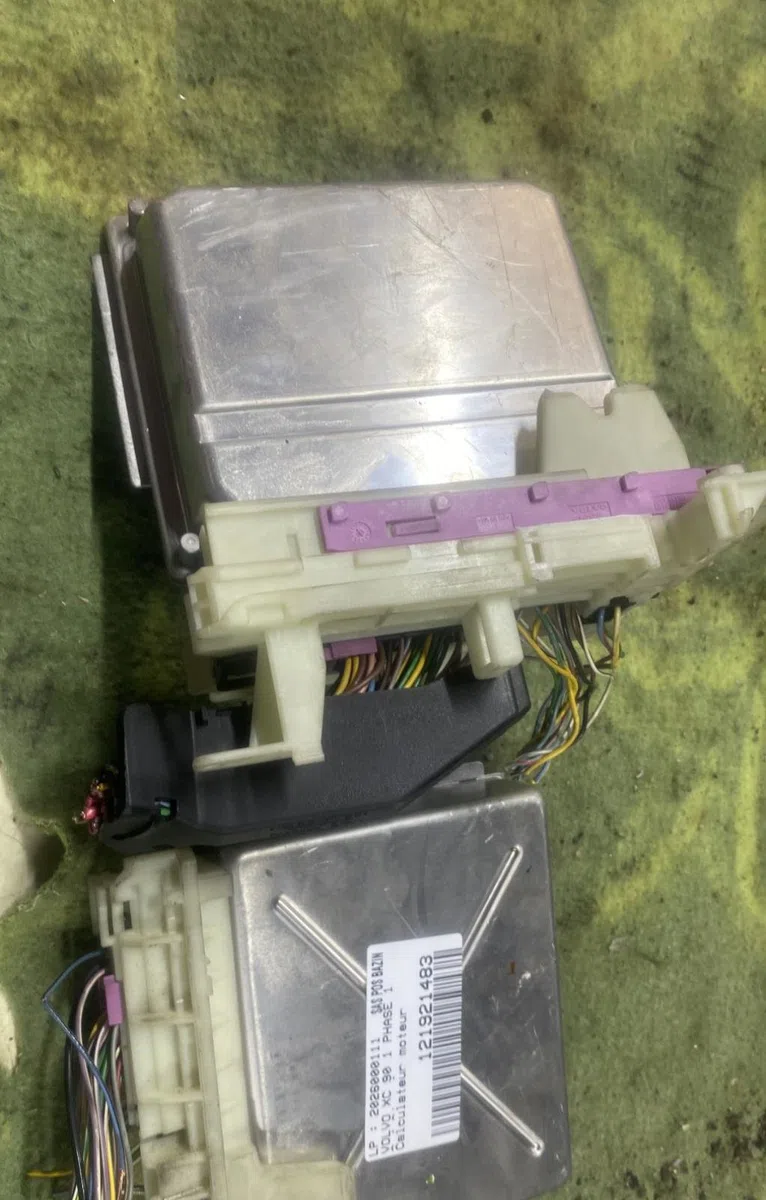 Calculateur moteur VOLVO XC 90 1 PHASE 1 occasion — photo 2