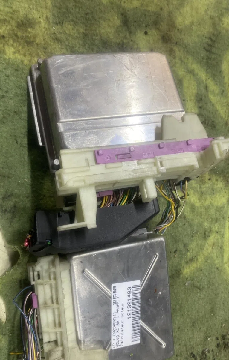 Calculateur moteur VOLVO XC 90 1 PHASE 1 occasion — photo 3