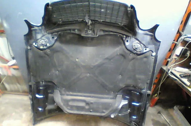 Capot Mercedes-benz CLASSE E (W210) E 200 cdi (210.007) (1998-2002) occasion — photo 2