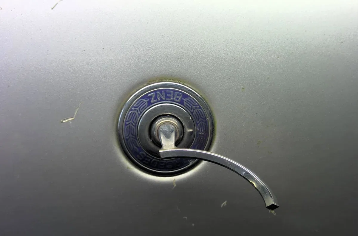 Capot MERCEDES CLASSE E 211 PHASE 1 occasion — photo 2