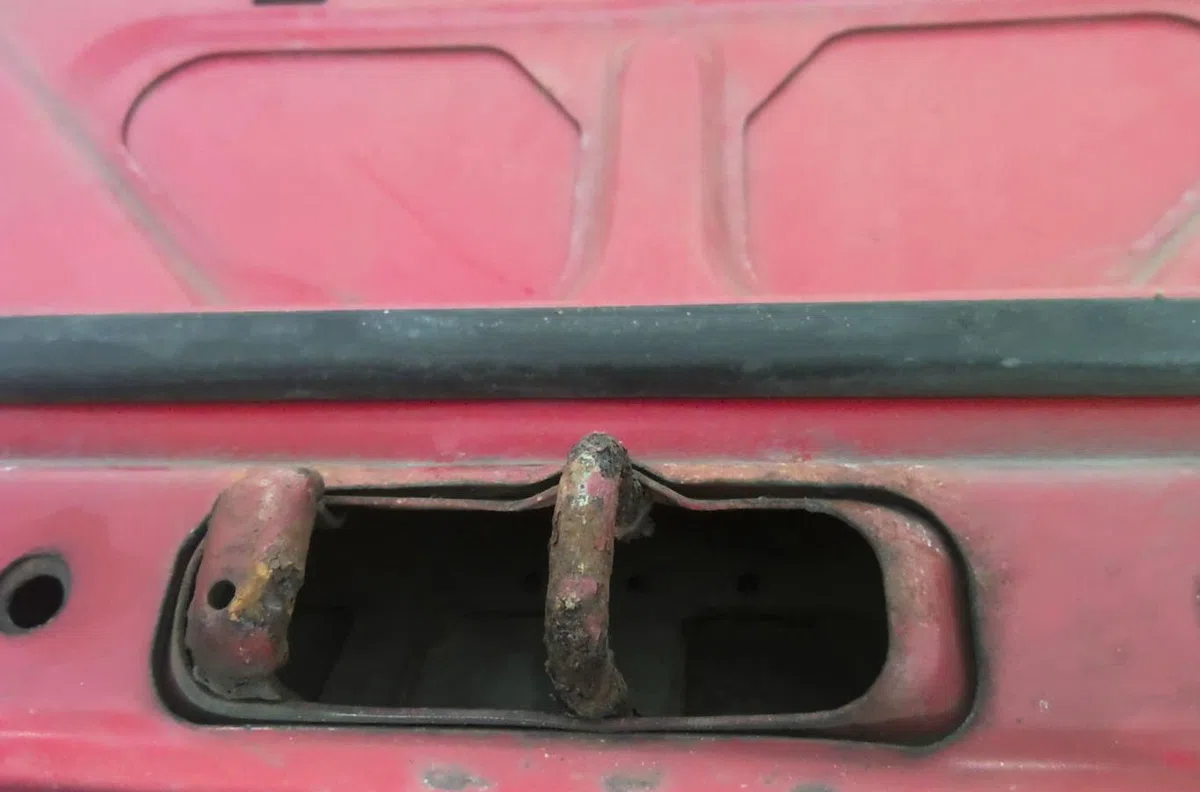 Capot Nissan VANETTE CARGO Camionnette (HC 23) 2.3 d (1994-2002) occasion — photo 2