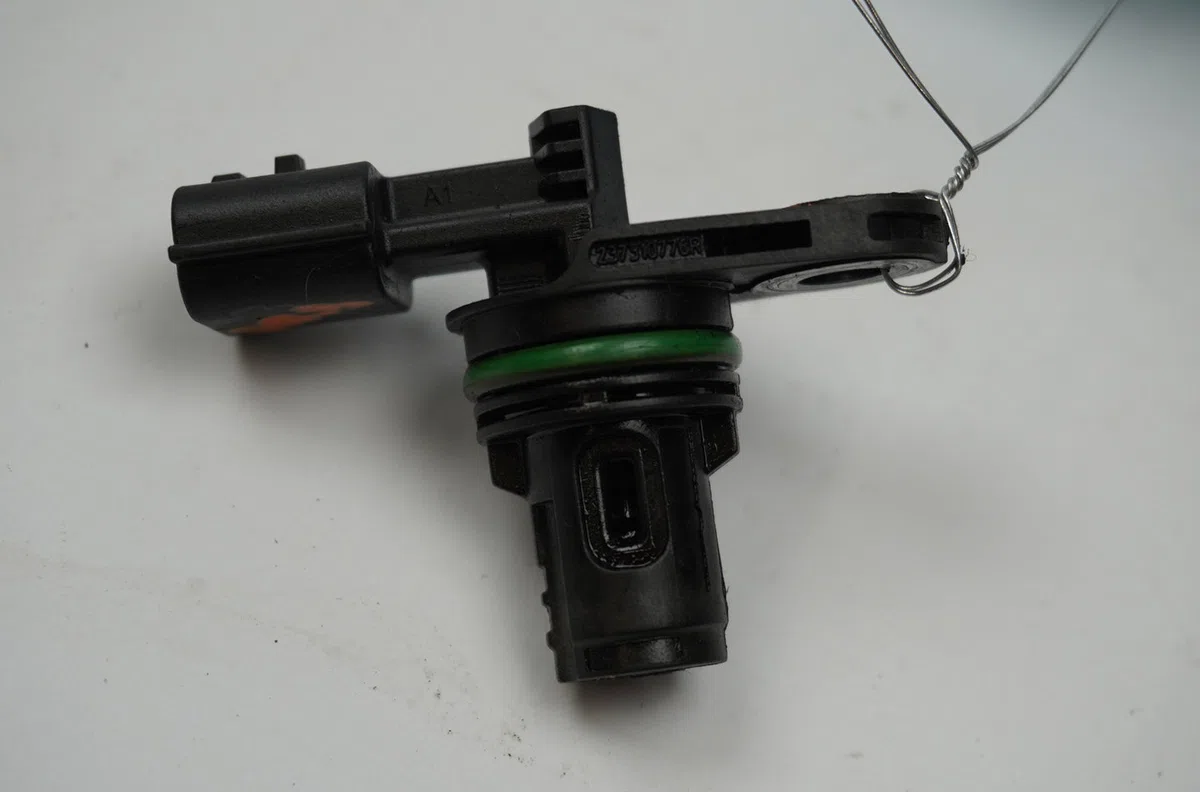 Capteur arbre a cames Renault KANGOO Express (FW0-1_) 1.5 dci 75 (fw07, fw10, fw04) (2010) 4 portes occasion — photo 2