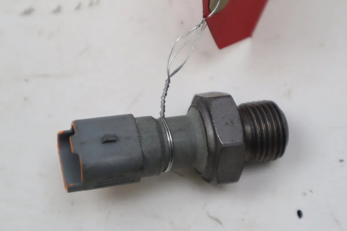 Capteur pression huile Peugeot 207-207 (WA_, WC_) 1.4 hdi (2006-2015) 5 portes occasion — photo 2