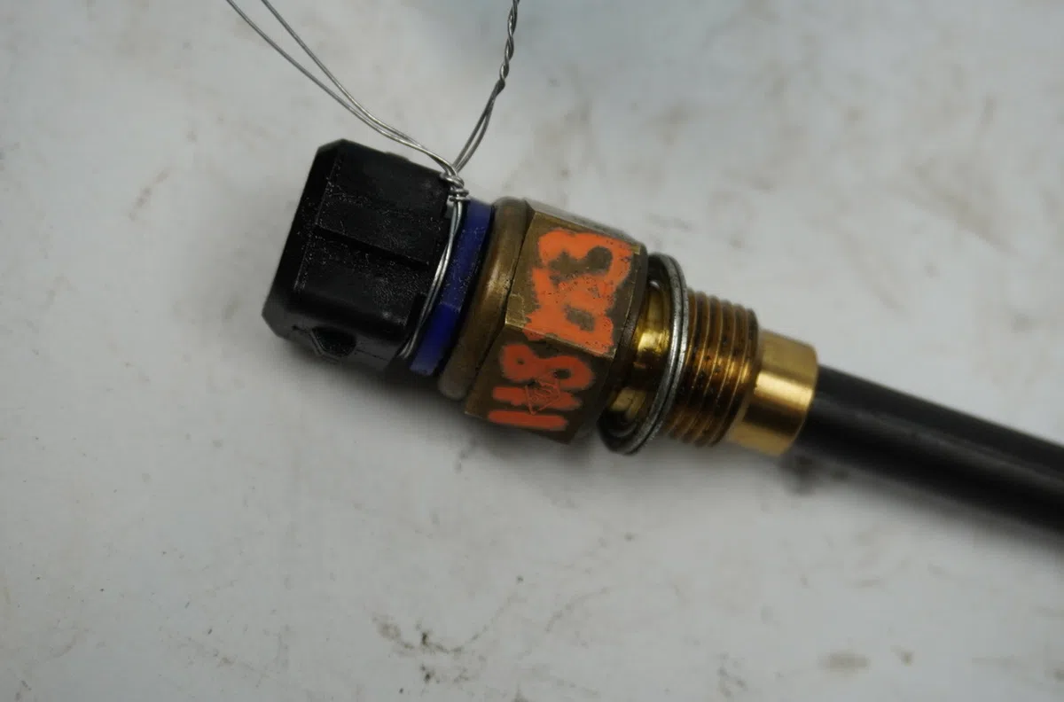 Capteur pression huile Renault KANGOO Express (FW0-1_) 1.5 dci 75 (fw07, fw10, fw04) (2010) 4 portes occasion — photo 3