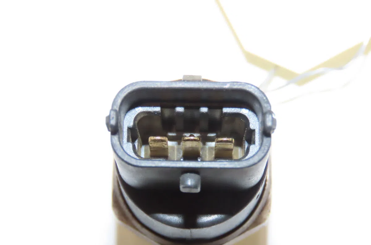 Capteur pression rampe  Renault LAGUNA II Grandtour (KG0-1_) 1.9 dci (kg0g) (2001-2007) occasion — photo 3